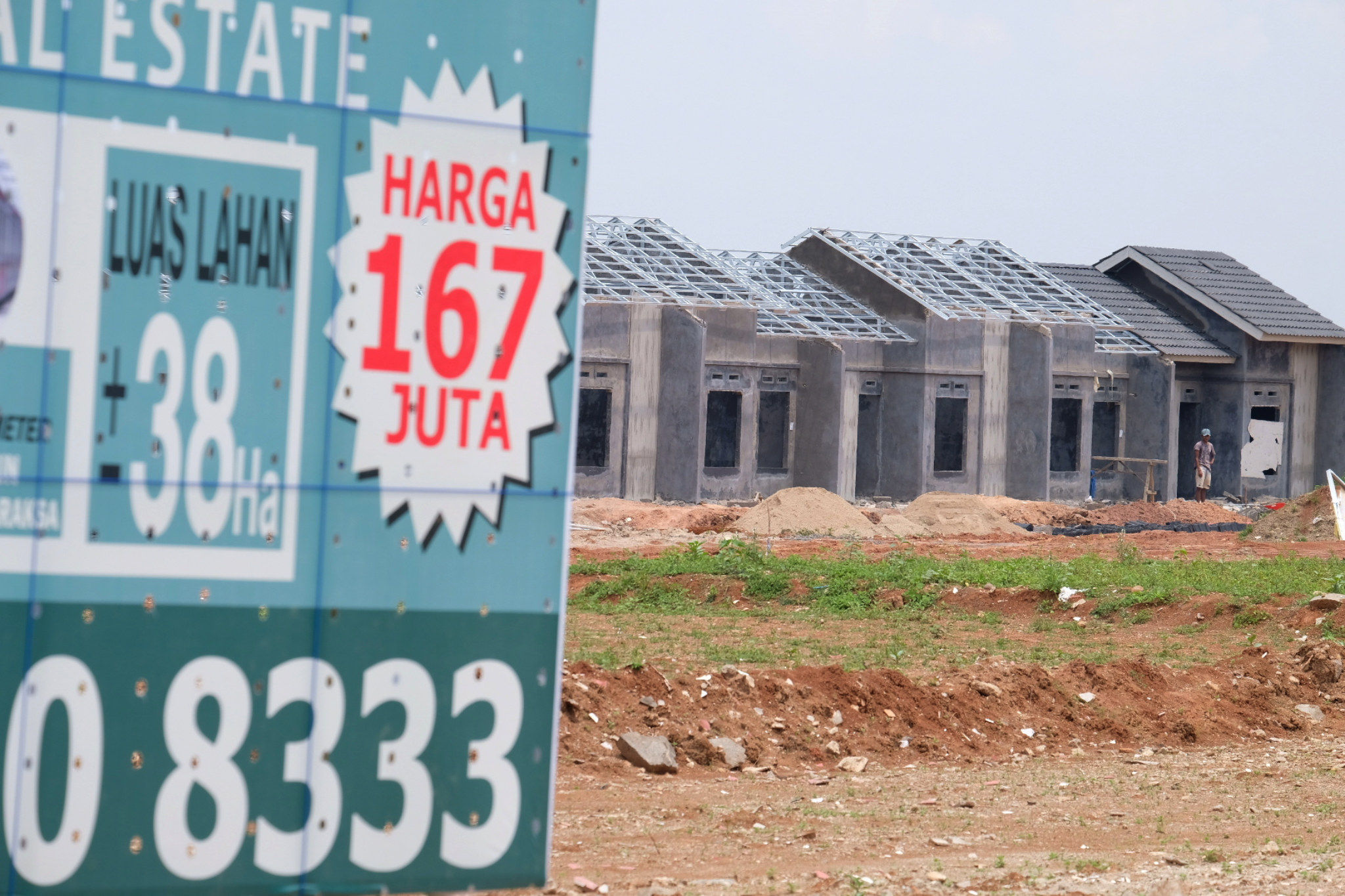 <p>Proyek pembangunan rumah subsidi di kawasan Tigaraksa, Tangerang, Senin, 28 Maret 2021. Foto: Ismail Pohan/TrenAsia</p>
