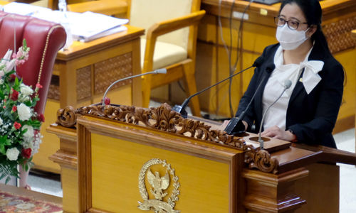 <p>Ketua DPR RI, Puan Maharani memberikan sambutan pada rapat paripurna pembukaan masa sidang IV tahun 2020-2021, di komplek Parlemen, Senayan, Jakarta, Senin, 8 Maret 2021. Foto: Ismail Pohan/TrenAsia</p>