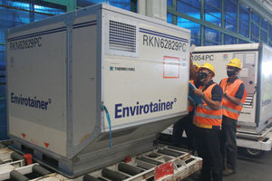 <p>Envirotainer berisi vaksin COVID-19 Sinovac setibanya dari Beijing di Terminal Cargo Bandara Soekarno Hatta, Tangerang, Banten, Selasa, 2 Maret 2021. Foto: Panji Asmoro/TrenAsia</p>
