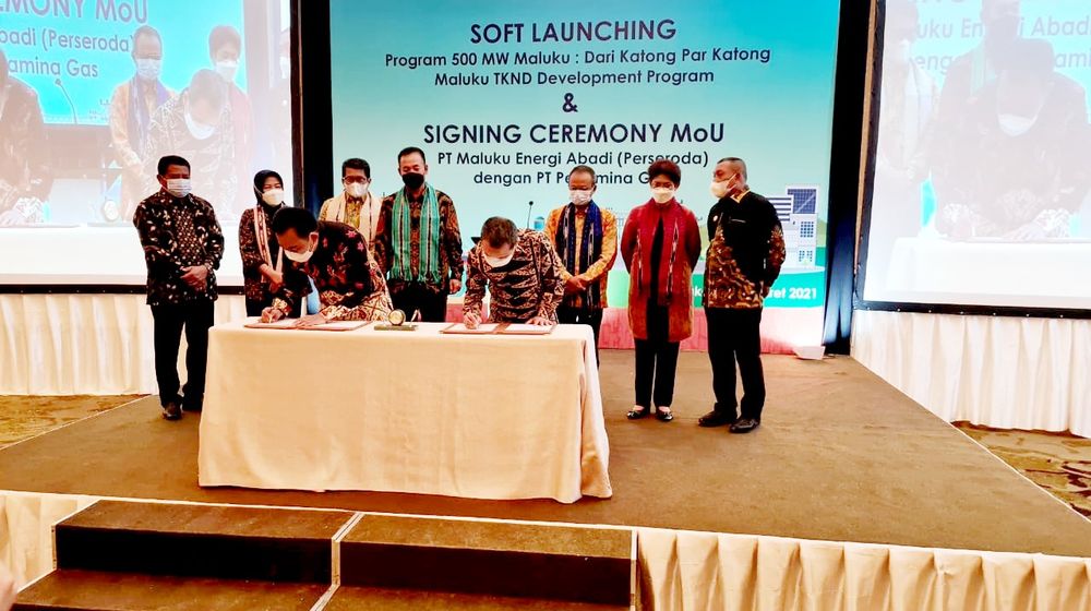 <p>Penandatanganan MoU antara PT Pertamina Gas (Pertagas) dan PT Maluku Energi Abadi (Perseroda), Selasa 30 Maret 2021 / Dok. PGN</p>
