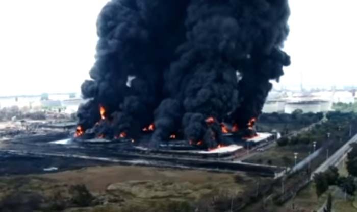 <p>Kebakaran di kilang minyak Balongan/Tangkapan Layar YouTube CNN</p>
