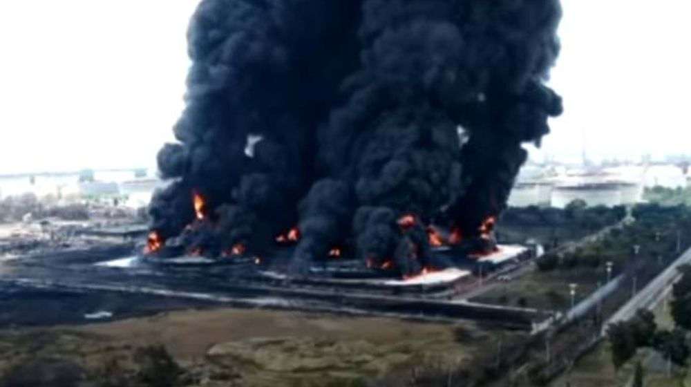 <p>Kebakaran di kilang minyak Balongan/Tangkapan Layar YouTube CNN</p>

