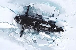 <p>Kapal selam nuklir Rusia muncul di kutub utara/tangkapan layar YouTube Kementerian Pertahanan Russia</p>
