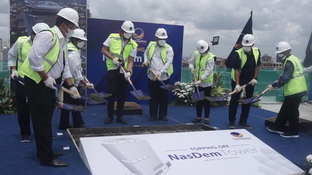 <p>Topping off Nasdem Tower oleh Wika Gedung. (dok. Wika Gedung/Partai Nasdem)</p>
