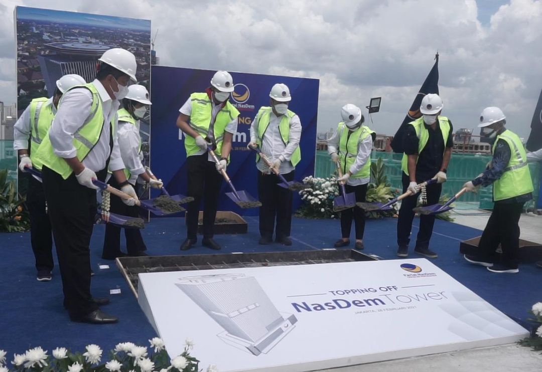 <p>Topping off Nasdem Tower oleh Wika Gedung. (dok. Wika Gedung/Partai Nasdem)</p>
