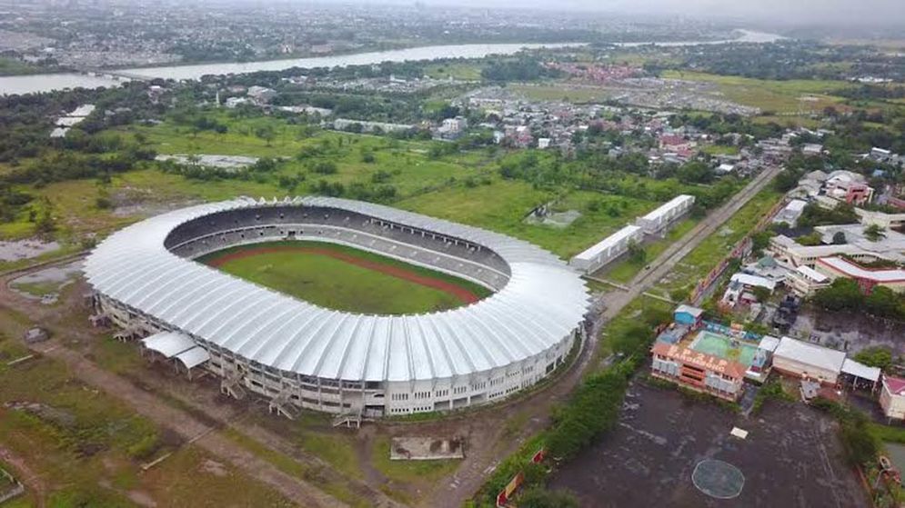 Stadion Barombong.jpg