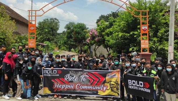 Bold Riders Madiun  'Ngegas'  Bareng  Ride to Heppiii Community Sembari Bagi Sembako Buat Lansia
