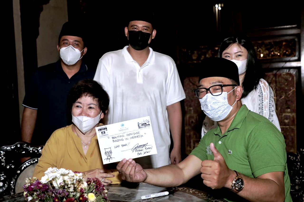 Wali Kota Medan Bobby Nasution mengenalkan Kesawan City Walk kepada Gubernur Jawa Barat Ridwan Kamil