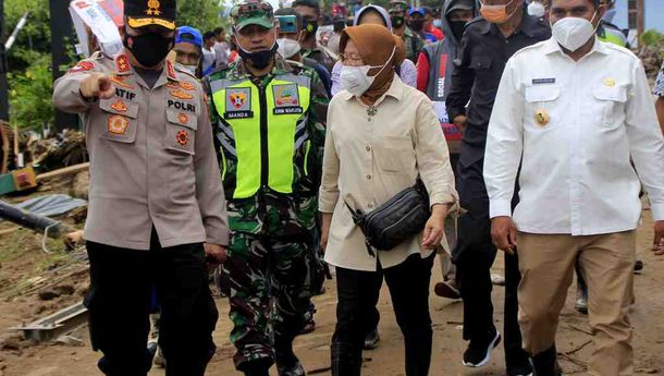 Mensos Risma Minta Ketersediaan Logistik Korban Banjir NTT Terpenuhi