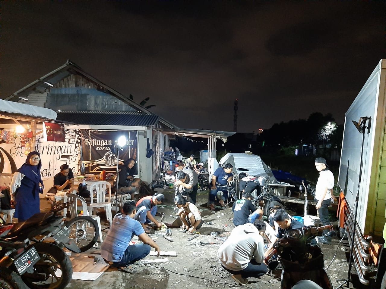 Aksi baksos Bold Rider Surabaya