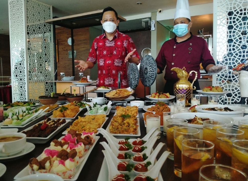 Sajian menu berbuka puasa Emersia Hotel & Resort.