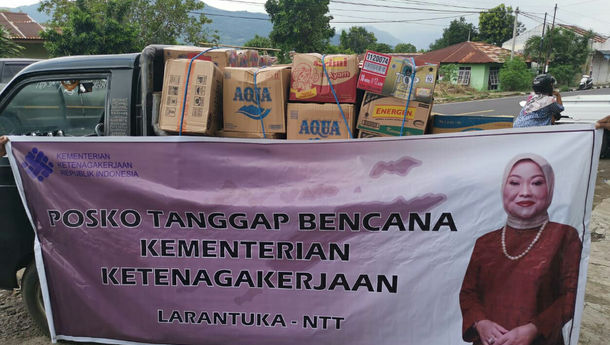 Kemnaker Salurkan Bantuan Untuk Korban Bencana di NTT dan NTB