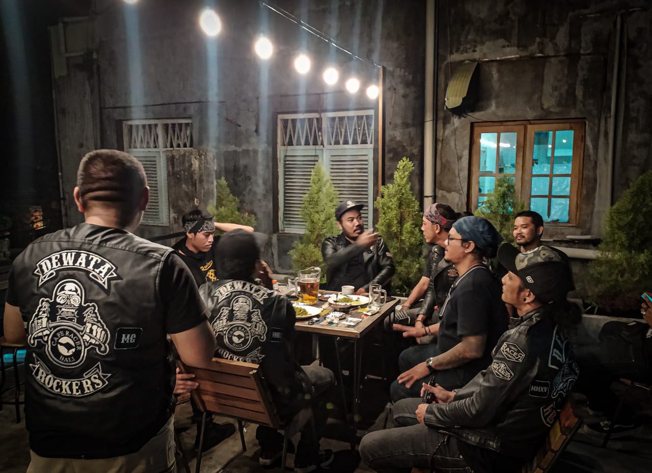 Anak motor Dewata Rockers MG Bali yang tergabung dalam Bold Riders Bali saat dalam sebuah kegiatan belum lama ini di Bali.