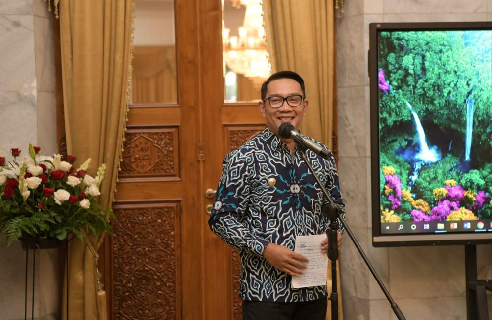 Ridwan Kamil dinyatakan negatif COVID-19, usai istrinya Atalia positif terpapar Corona.