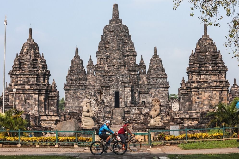 Bersepeda sambil wisata di Candi Borobudur hingga Prambanan