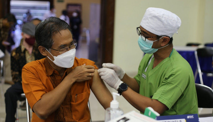 Proses vaksinasi COVID-19 di UGM.