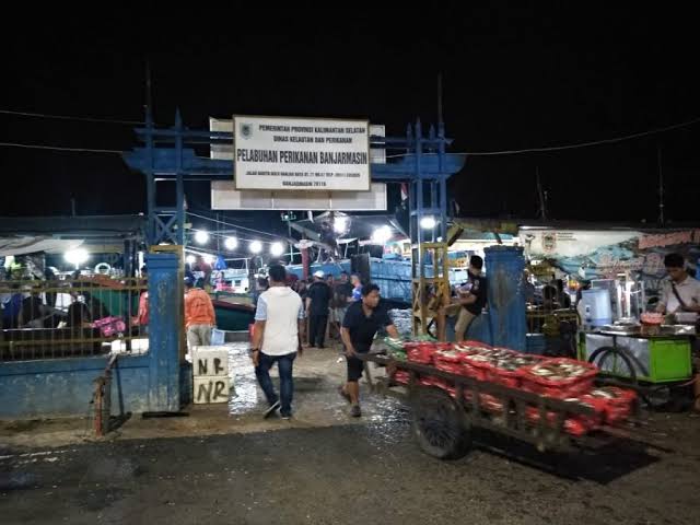 Suasana Pelabuhan Banjar Raya Banjarmasin, baru-baru tadi. Pasokan ikan diklaim aman. Source: Dok