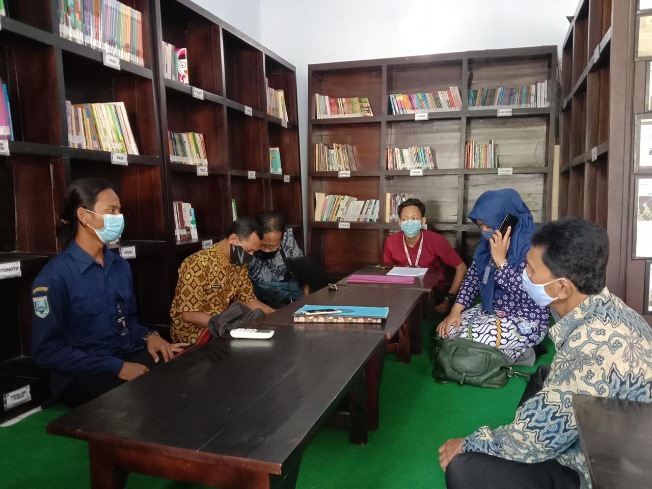 Dinas Perpustakaan dan Kearsipan Probolinggo saat berkunjung ke perpustakaan Karta Patriot sepekan lalu. Source: Istimewa