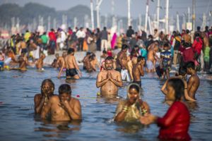 <p>Keramaian di India / Sumber: Bloomberg</p>