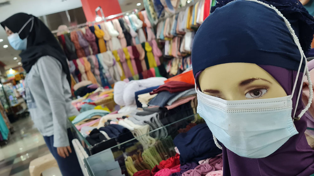 <p>Nampak aktifitas perdagangan di Pasar Mayestik Jakarta Selatan, Selasa 13 April 2021. Foto : Panji Asmoro/TrenAsia</p>
