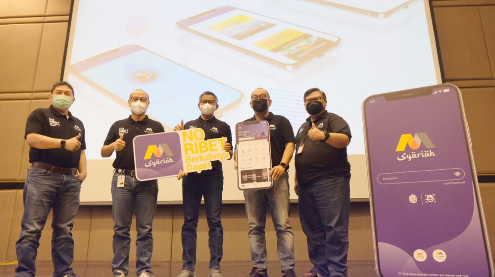 <p>Direktur Utama Bank Mega Syariah (BMS), Yuwono Waluyo (kedua kanan) bersama Business Group Head Bank Mega Syariah (BMS) Rasmoro Pramono Aji, Direktur Operation &amp; Transformation BMS Slamet Riyadi, Direktur Risk &amp; Compliance BMS Marjana &amp; Digital Banking Division Head BMS Ananta Bagus (dari kiri ke kanan) saat prelaunching Aplikasi Mobile Banking, “M Syariah” di Jakarta, Senin, 12 April 2021. Foto: Ismail Pohan/TrenAsia</p>
