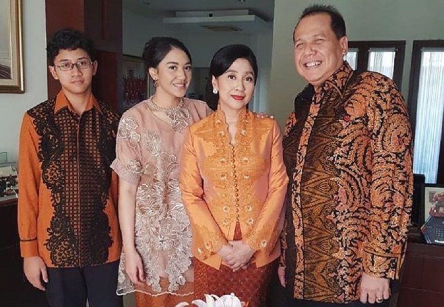 <p>Konglomerat pemilik CT Corpora Chairul Tanjung dengan keluarga / Instagram @putri_tanjung</p>
