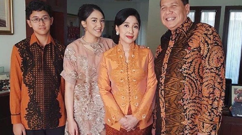 <p>Konglomerat pemilik CT Corpora Chairul Tanjung dengan keluarga / Instagram @putri_tanjung</p>
