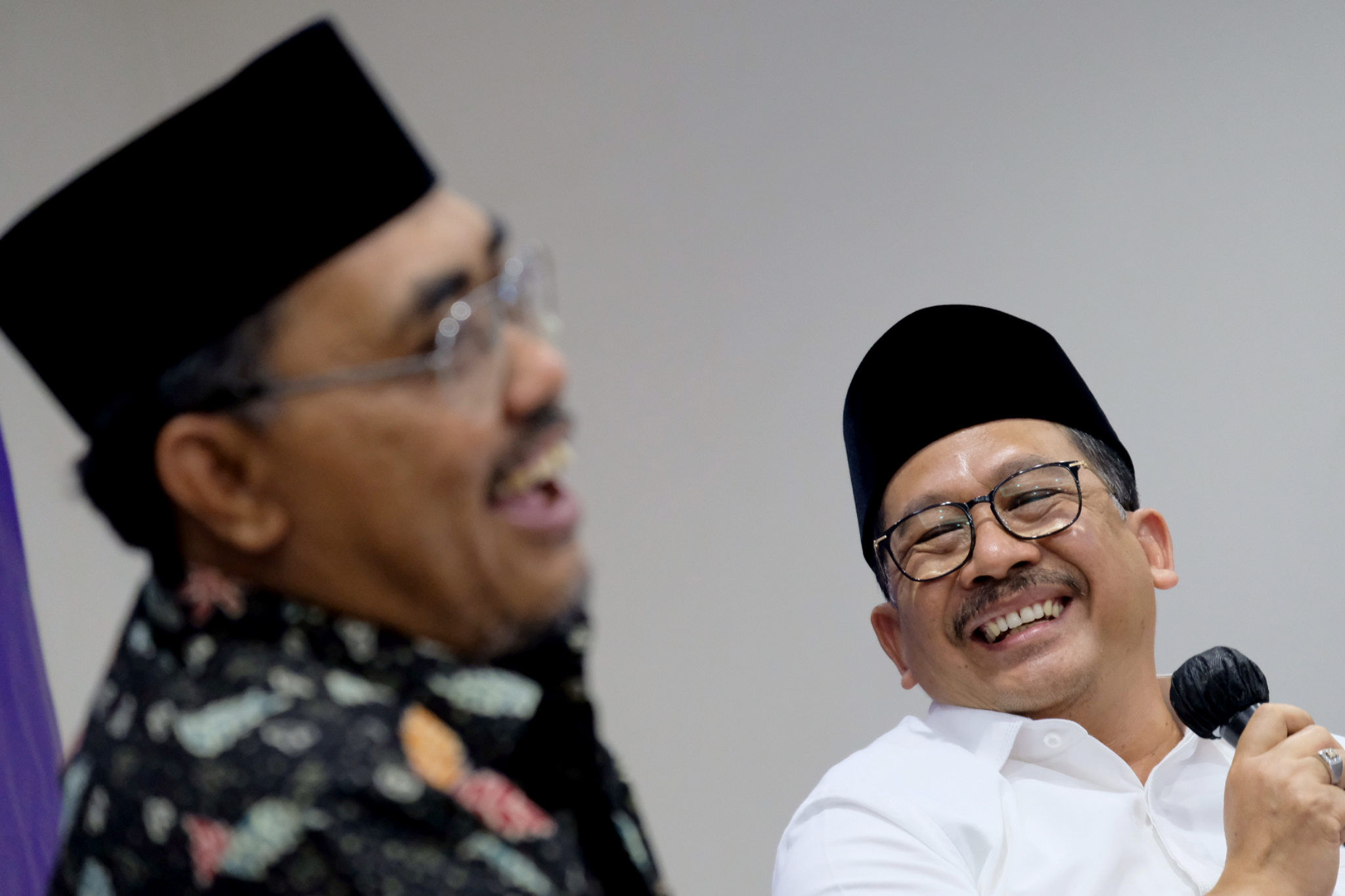 <p>Wakil Menteri Agama RI, Zainut Tauhid Sa&#8217;adi (kanan) bersama Wakil Ketua MPR RI, Jazilul Fawaid (kiri) saat menjadi narasumber pada diskusi Empat Pilar dengan tema &#8221; Menanti Kepastian Pemberangkatan Haji 2021, di komplek Parlemen Senayan, Jakarta, Ju&#8217;mat, 9 April 2021. Foto: Ismail Pohan/TrenAsia</p>
