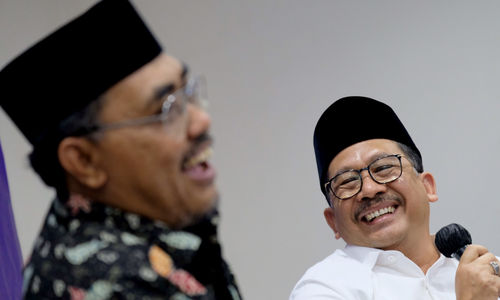 <p>Wakil Menteri Agama RI, Zainut Tauhid Sa’adi (kanan) bersama Wakil Ketua MPR RI, Jazilul Fawaid (kiri) saat menjadi narasumber pada diskusi Empat Pilar dengan tema ” Menanti Kepastian Pemberangkatan Haji 2021, di komplek Parlemen Senayan, Jakarta, Ju’mat, 9 April 2021. Foto: Ismail Pohan/TrenAsia</p>
