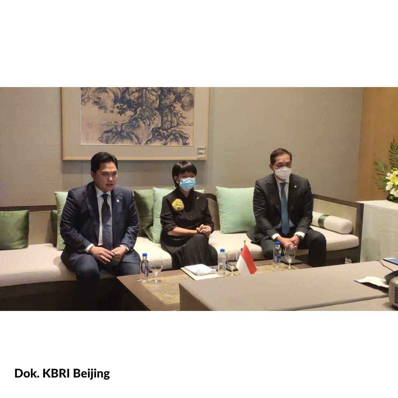 <p>Erick Thohir (kanan) dan Menteri Luar Negeri Retno Marsudi saat di China/  Sumber: Twitter @KemenBUMN</p>

