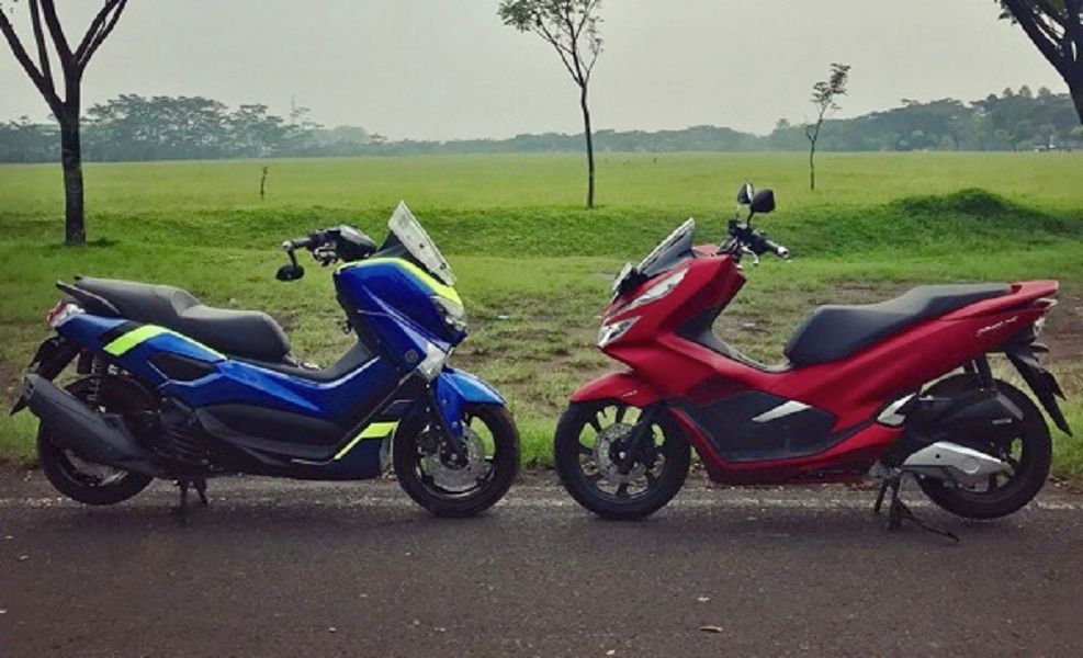 <p>Sepeda motor Honda PCX dan Yamaha NMAX / Andrybrew.blog</p>

