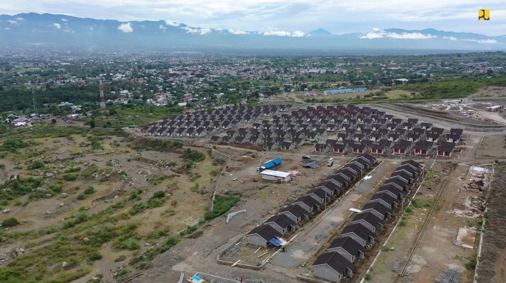 <p>Pembangunan hunian tetap untuk gempa Sulteng tersebar di sembilan lokasi, yakni di Salua sebanyak 63 unit, Lambara 66 unit, Pombewe 205 unit, Lompio 300 unit, Ganti 94 unit, Tanjung Padang 116 unit, Wani Lumbupetigo 54 unit, Balaroa 58 unit, dan lokasi mandiri Palu 49 unit. (Sumber: dok. KemenPUPR)</p>
