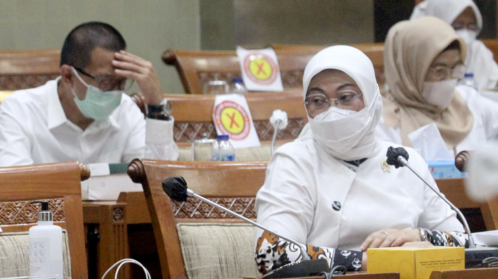 <p>Menteri Tenaga Kerja Ida Fauziah saat mengikuti rapat kerja dengan Komisi IX di komplek Parlemen, Senayan, Jakarta, Rabu, 7 April 2021. Foto: Ismail Pohan/TrenAsia</p>
