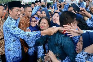 Jokowi bersama ASN dan PNS