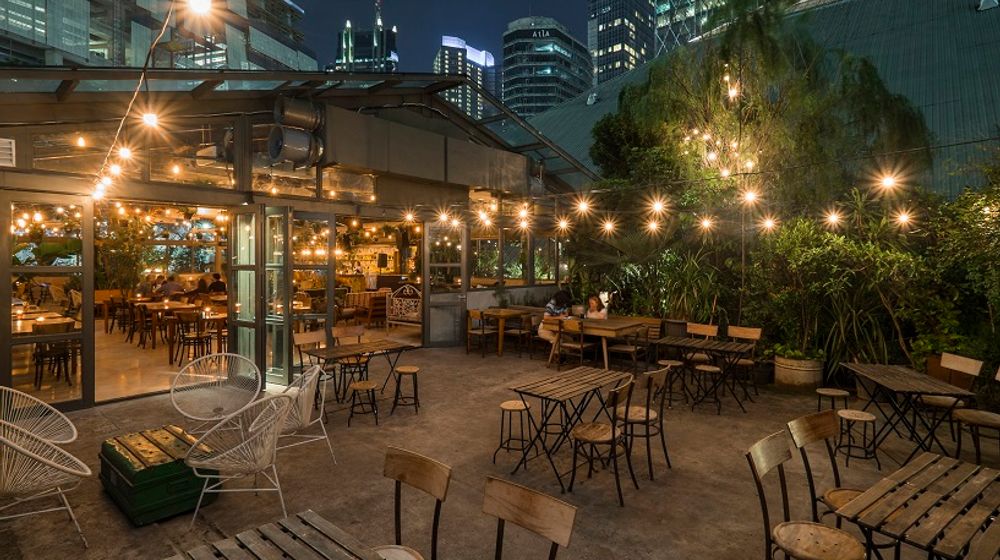 <p>Club Lucy in The Sky milik PT Lima Dua Lima Tiga Tbk di kawasan SCBD Jakarta / Manual.co.id</p>
