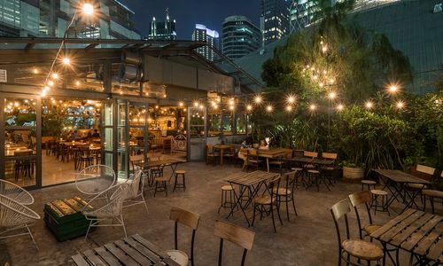 <p>Club Lucy in The Sky milik PT Lima Dua Lima Tiga Tbk di kawasan SCBD Jakarta / Manual.co.id</p>

