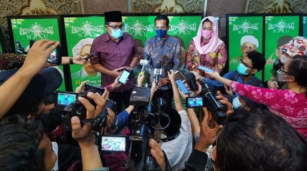 <p>Ketua Umum Pengurus Besar Nahdlatul Ulama (PBNU) KH Said Aqil Siradj, Menteri Pendidikan dan Kebudayaan (Mendikbud) Nadiem Anwar Makarim, dan Zannuba Ariffah Chafsoh Rahman Wahid atau biasa disapa Yenny Wahid, cicit pendiri Nahdlatul Ulama (NU) KH Hasyim Asy’ari dan putri dari Presiden RI ke-4 KH Abdurrahman Wahid (Gusdur). / Dok. PBNU</p>