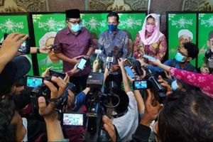 <p>Ketua Umum Pengurus Besar Nahdlatul Ulama (PBNU) KH Said Aqil Siradj, Menteri Pendidikan dan Kebudayaan (Mendikbud) Nadiem Anwar Makarim, dan Zannuba Ariffah Chafsoh Rahman Wahid atau biasa disapa Yenny Wahid, cicit pendiri Nahdlatul Ulama (NU) KH Hasyim Asy’ari dan putri dari Presiden RI ke-4 KH Abdurrahman Wahid (Gusdur). / Dok. PBNU</p>
