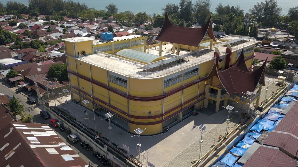 <p>Pasar Pariaman berdiri di atas lahan seluas 5.559 meter persegi dan memiliki luas lantasi 9.512 meter persegi serta memiliki tinggi empat lantai. / Dok. PT Wijaya Karya Bangunan Gedung Tbk</p>
