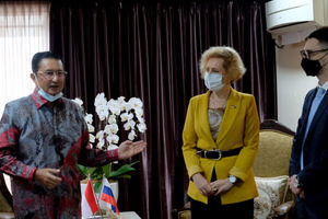 <p>Suasana pertemuan Wakil Ketua MPR Fadel Muhammad dengan Duta Besar (Dubes) Rusia untuk Indonesia Lyudmila G. Vorobyova bersama perwakilan Kadin dan Bio Farma di kompleks Parlemen, Senayan, Jakarta, Rabu, 21 April 2021. Foto: Ismail Pohan/TrenAsia</p>
