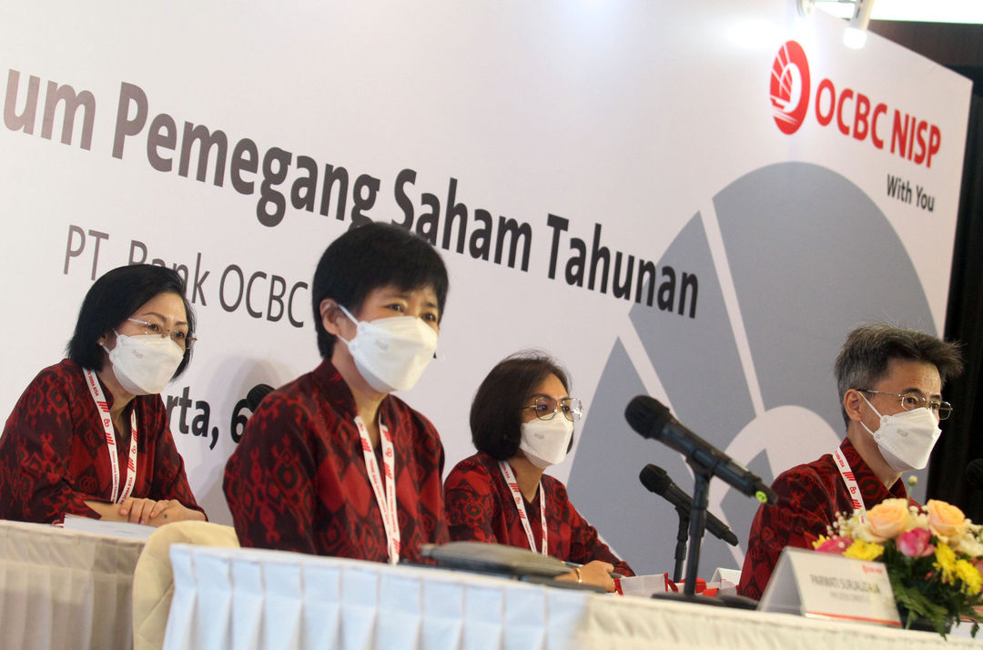 <p>Presiden Direktur Bank OCBC NISP Parwati Surjaudaja &#8211; Direktur Bank OCBC NISP Hartati &#8211; Direktur Bank OCBC NISP Lili S. Budiana &#8211; Presiden Komisaris Bank OCBC NISP Pramukti Surjaudaja saat Rapat Umum Pemegang Saham Tahunan (RUPST) Bank OCBC NISP 2021 di Jakarta , Selasa 6 April 2021. Foto : Panji Asmoro/TrenAsia</p>
