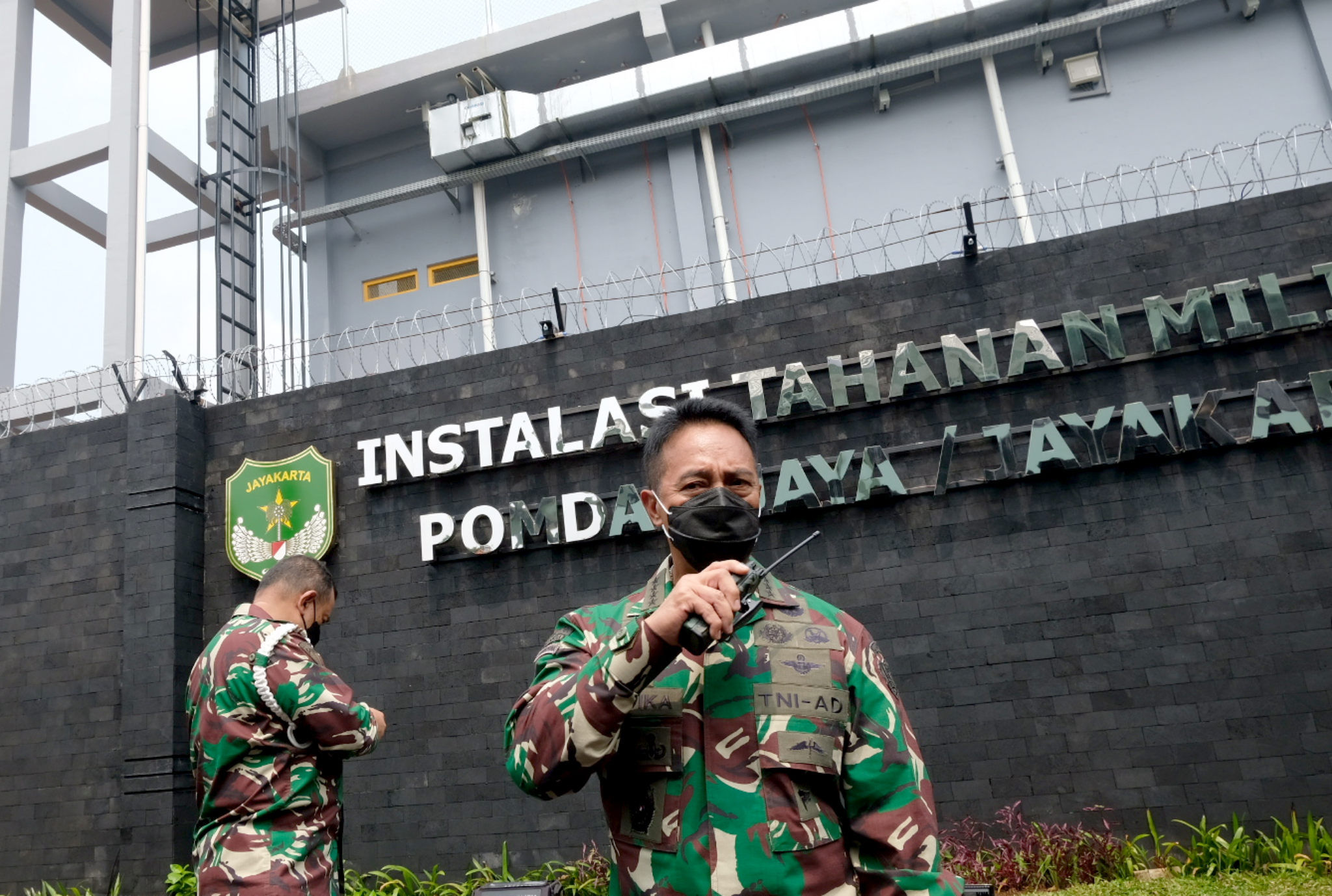 <p>Kepala Staf Angkatan Darat (KASAD), Jenderal TNI Andika Perkasa saat meresmikan instalasi rumah tahanan militer berbasis  Artificial Intelligence (AI) di Markas Polisi Militer Kodam Jayakarta (Pompam Jaya), Guntur, Selasa, 20 April 2021. Foto: Ismail Pohan/TrenAsia</p>
