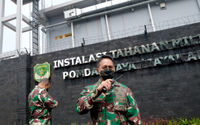 <p>Kepala Staf Angkatan Darat (KASAD), Jenderal TNI Andika Perkasa saat meresmikan instalasi rumah tahanan militer berbasis  Artificial Intelligence (AI) di Markas Polisi Militer Kodam Jayakarta (Pompam Jaya), Guntur, Selasa, 20 April 2021. Foto: Ismail Pohan/TrenAsia</p>
