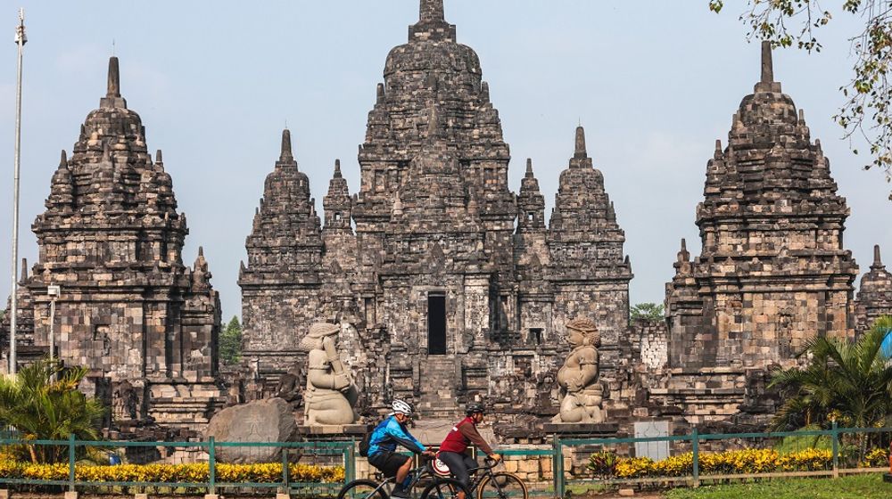 <p>Bersepeda sambil wisata di Candi Borobudur hingga Prambanan / Dok. BUMN</p>
