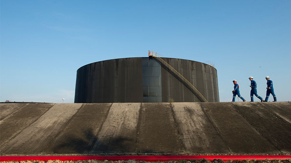 <p>Tangki penyimpanan minyak PT Chevron Pasific Indonesia di Dumai, Riau. / Chevron</p>
