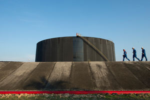 <p>Tangki penyimpanan minyak PT Chevron Pasific Indonesia di Dumai, Riau. / Chevron</p>
