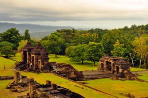 Yuk Piknik Sambil Saksikan Sunset di Keraton Ratu Boko!