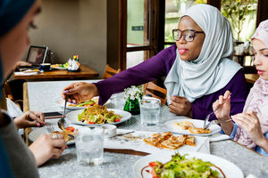 Ilustrasi buka puasa