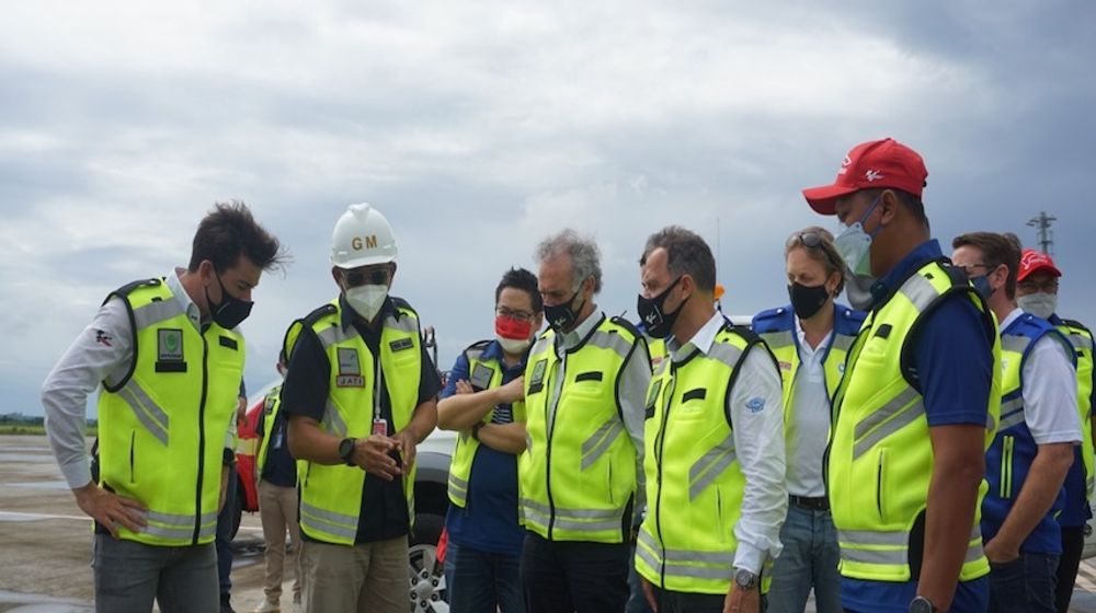 <p>Dorna Sports, promotor ajang perlombaan MotoGP, melakukan peninjauan ke Bandara Lombok untuk melihat kesiapan fasilitas bandara dan Sirkuit Mandalika dalam menyambut MotoGP di Mandalika, Lombok, Nusa Tenggara Barat /Dok. Kementerian BUMN</p>
