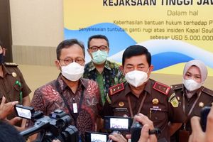 <p>Proses Terima ganti rugi insiden gagal mesin Kapal MV Soul of Luck /Dok Pelindo III </p>